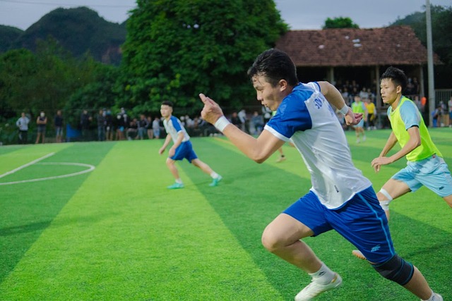 1米93的库里妹妹现身巴黎跟2米21的文班同框.